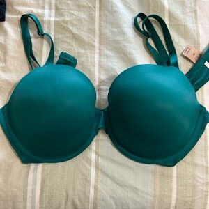 Victoria’s Secret pink 38D bra where everywhere T-shirt lightly lined